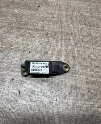 Mercedes-Benz C W203 Airbag deployment crash/impact sensor 0018204426 002934 000300025