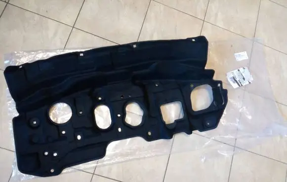 Engine bonnet/hood sound/heat insulation