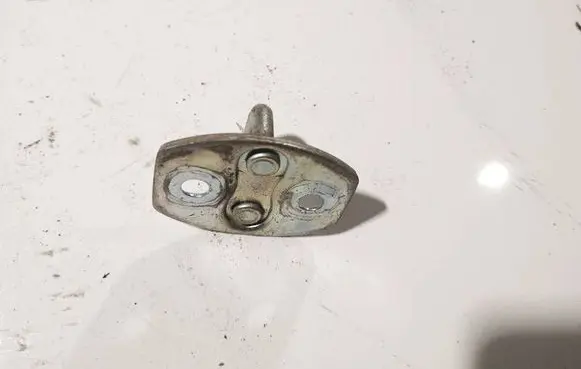 Toyota Avensis T250 Front door lock loop/hook striker 