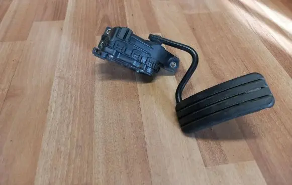 Renault Espace - Grand espace IV Accelerator throttle pedal 8200007513 6PV00811918 8200700390