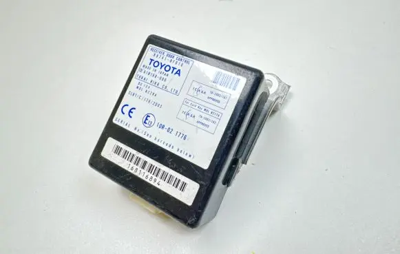 Toyota Corolla Verso AR10 Door control unit/module 897410F010 61B168000
