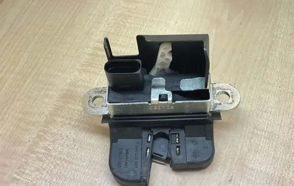 Volkswagen Polo V 6R Tailgate/trunk/boot lock/catch/latch 6R0827505A
