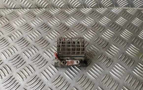 Volkswagen Golf II Glow plug pre-heat relay