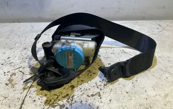 Mercedes-Benz A W176 Front seatbelt 3063559 071DFB435J 307494499228A