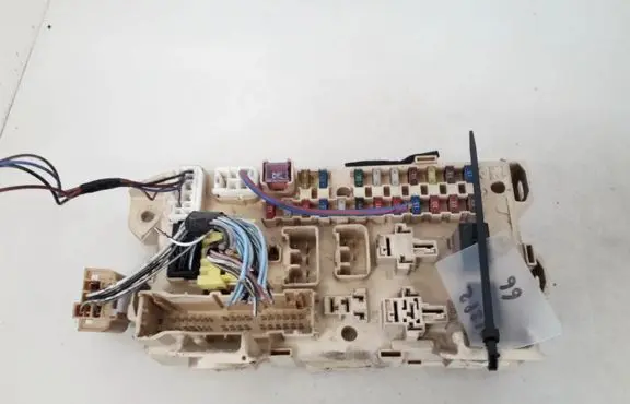 Toyota Avensis Verso Fuse box set 8922144030 89221-44030