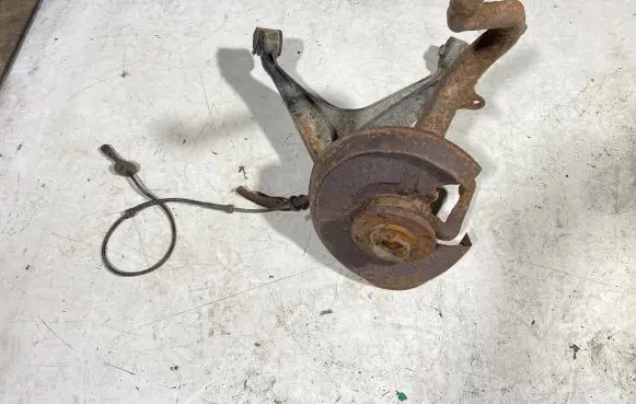 Rear wheel hub spindle/knuckle
