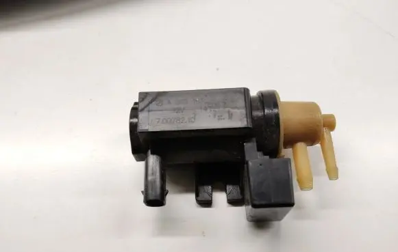 Mercedes-Benz A W176 Turbo solenoid valve A0101531328 14T272 70078210