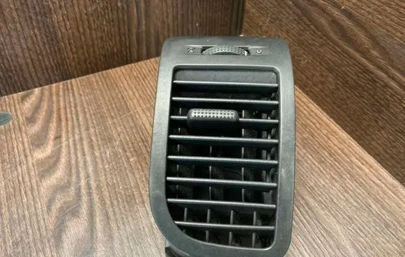 Volkswagen Polo III 6N 6N2 6NF Dashboard side air vent grill/cover trim 6X1819704A