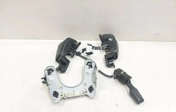 Steering wheel buttons/switches