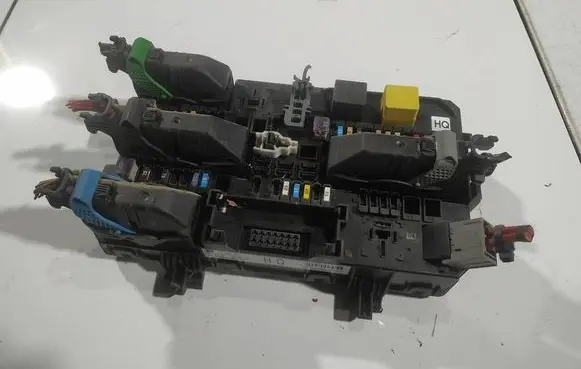 Opel Zafira B Fuse box set 13220831 13220831HQ