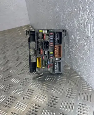 Peugeot Partner Fuse module 9666700380