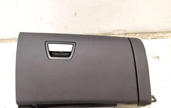 Maserati Ghibli Glove box set 06700713860