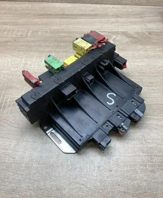 Mercedes-Benz S W220 Fuse module A0285459832