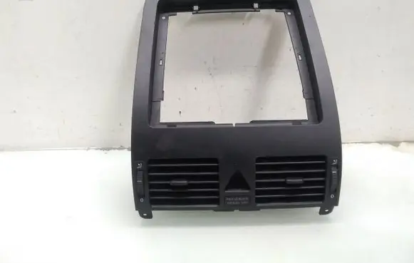 Volkswagen Touran I Dash center air vent grill
