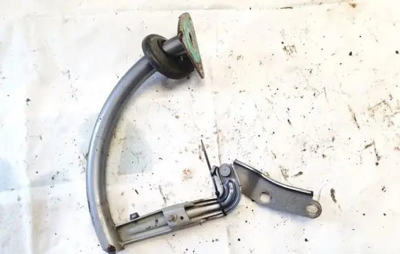 Volkswagen PASSAT B6 Tailgate/trunk/boot hinge 3c5827301