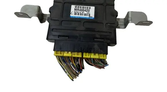 Mitsubishi Pajero ABS control unit/module MR400420 X2T34172