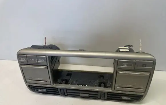 Nissan X-Trail T30 Dash center air vent grill 687508H900