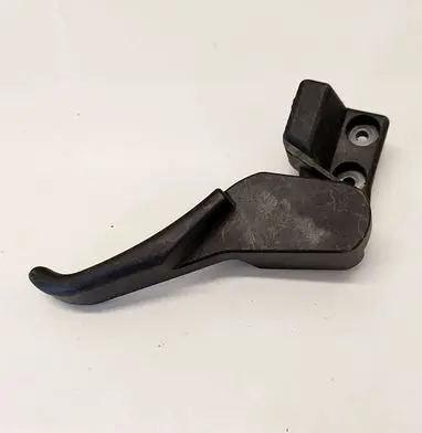 Volkswagen PASSAT B5 Engine bonnet (hood) release handle 3B2823533