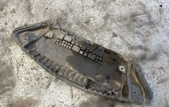 Mercedes-Benz E A207 Front bumper skid plate/under tray A2075200623