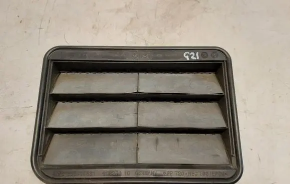 BMW 3 G20 G21 Rear air vent grill 60829010JLK01