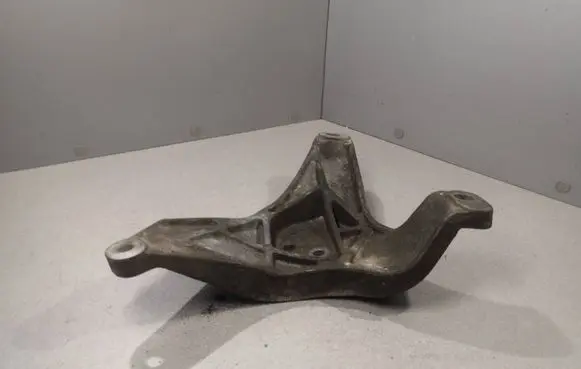 BMW 5 E39 Engine mounting bracket 1096080