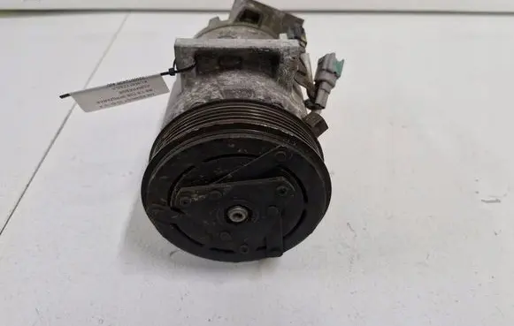 Renault Clio IV Air conditioning (A/C) compressor (pump) 926001243R