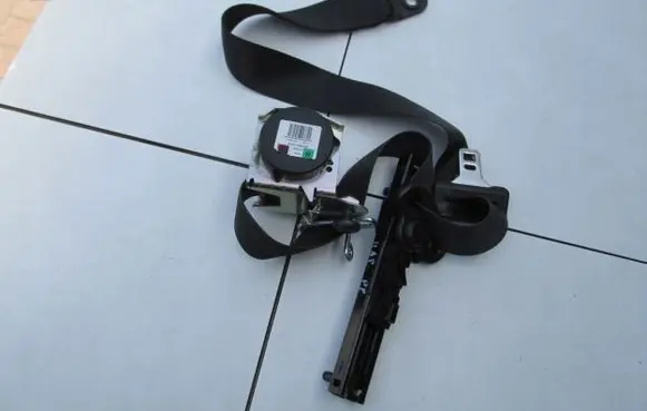 Ford Kuga I Seat belt trim 