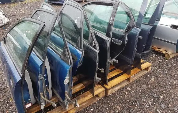 Alfa Romeo 166 Rear door juodos