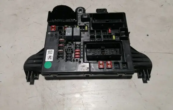 Opel Insignia A Fuse module 13277319