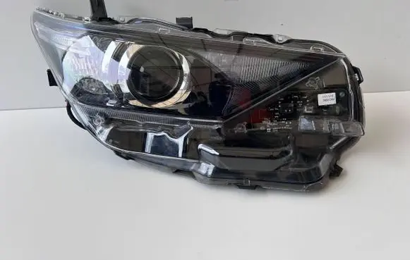 Toyota Auris E180 Headlight/headlamp 81110-02K30