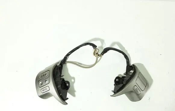 Steering wheel buttons/switches