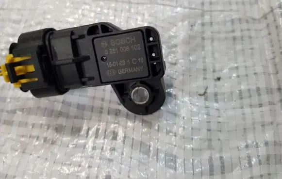 Alfa Romeo Giulia Air pressure sensor 0281006102