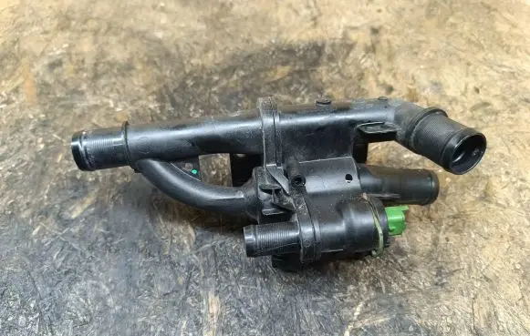 Thermostat/thermostat housing