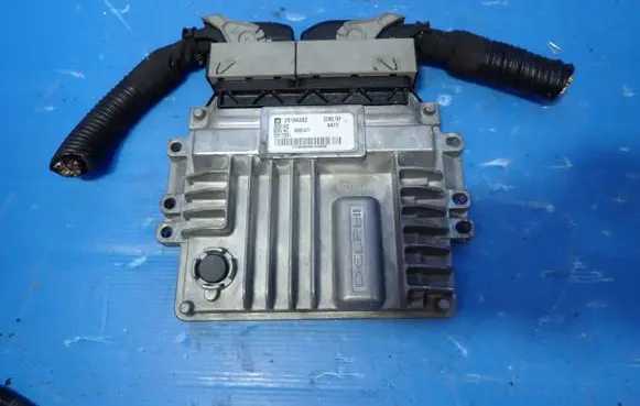 Chevrolet Orlando Engine control unit/module 25184302 96951477 28301402