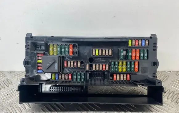 BMW 5 F10 F11 Fuse module 9252815