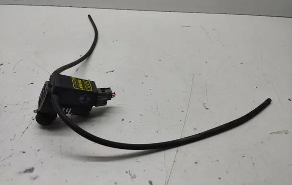Hyundai Santa Fe Windscreen/windshield washer pump 9851026100