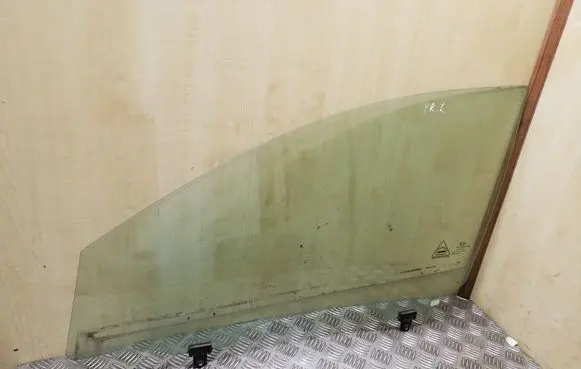 KIA Sportage Front door window glass four-door