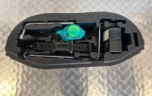 Toyota Mirai Tool set 7520162010