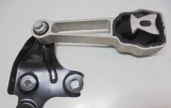 Volvo S60 Engine mounting bracket 30793322