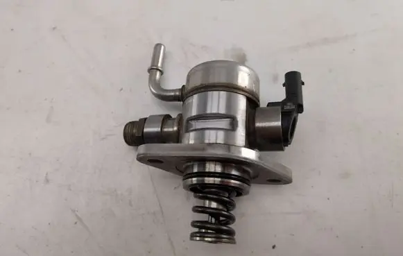 Audi A3 8Y Fuel injection high pressure pump 06Q127025S