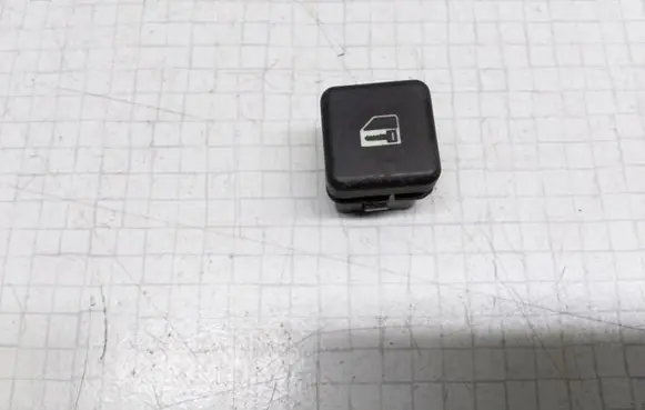 BMW 5 E39 Central locking switch button 8360828