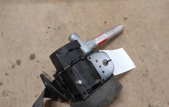 Volvo S40 Rear seatbelt 8639549
