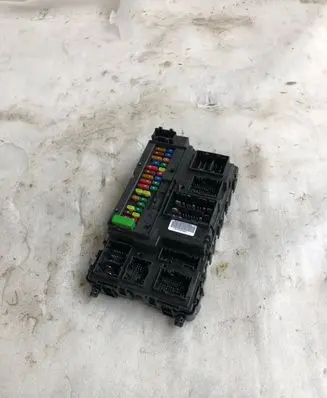 Ford Mondeo MK V Fuse module Dg9t14b476