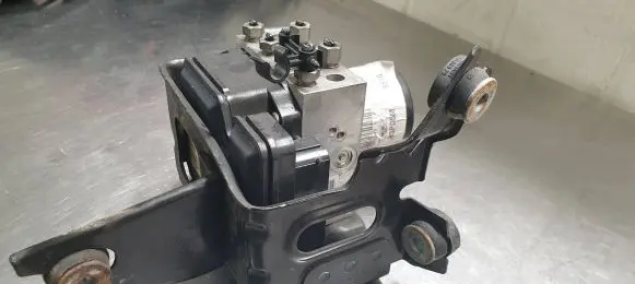 Opel Insignia A ABS Pump 13332549