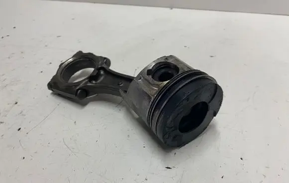 Opel Astra G Piston with connecting rod
