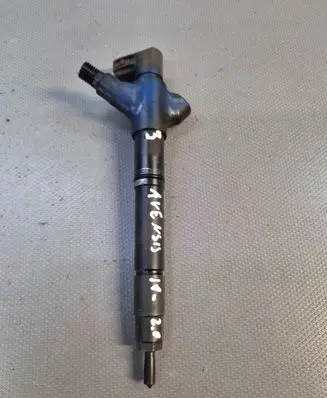 Toyota Avensis T270 Fuel injector 236700R100