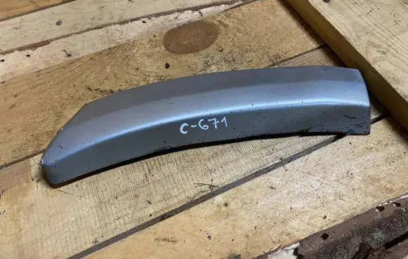 Rear fender molding trim