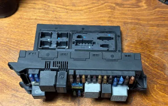 Mercedes-Benz E W212 Fuse module 2115457801 00001084A72 120880500019