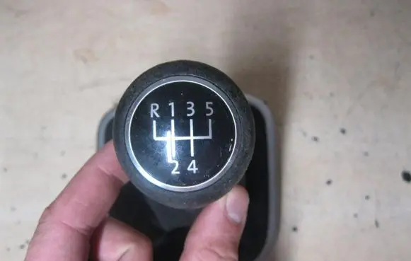 Volkswagen Polo V 6R Gear shifter/selector 6R0711113D I2387
