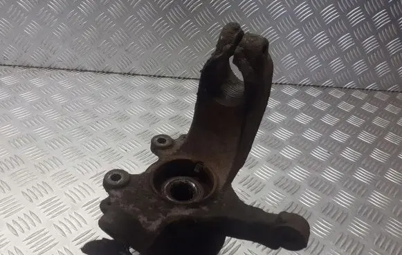 Ford Focus C-MAX Front wheel hub spindle knuckle